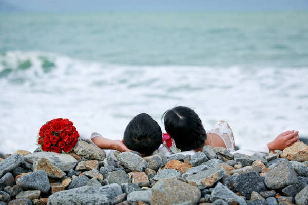 Bãi Tiên là nơi lý tưởng chụp hình cưới - Ảnh: Tiến Thành Bãi Tiên là nơi lý tưởng chụp hình cưới - Ảnh: Tiến Thành