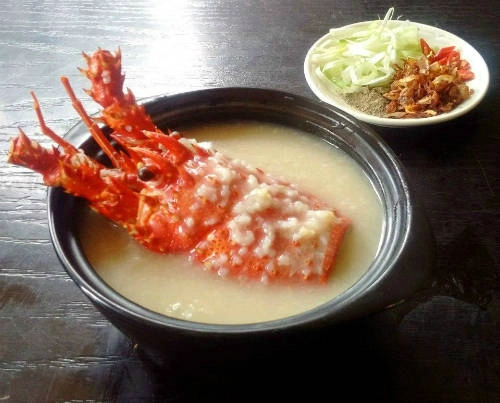 Cháo tôm hùm nổi tiếng ở Nha Trang. Ảnh: monngonvietnam Cháo tôm hùm nổi tiếng ở Nha Trang. Ảnh: monngonvietnam