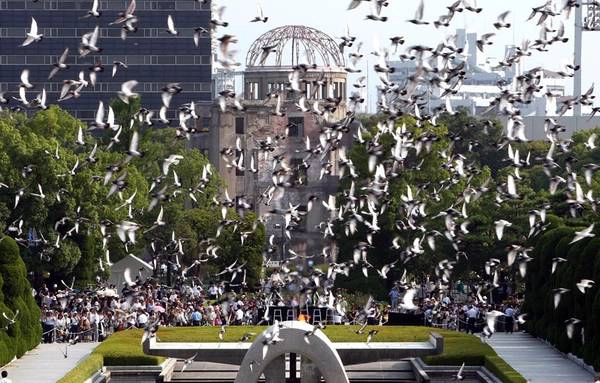 Đài tưởng niệm nằm trong một công viên và được biết đến với tên gọi Genbaku Dome. Đài tưởng niệm nằm trong một công viên và được biết đến với tên gọi Genbaku Dome.
