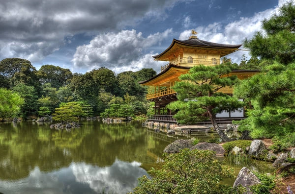 Kinkaku-ji hay còn gọi là chùa Gác Vàng là điểm thu hút du lịch phổ biến nhất ở Nhật Bản và Kyoto. Kinkaku-ji hay còn gọi là chùa Gác Vàng là điểm thu hút du lịch phổ biến nhất ở Nhật Bản và Kyoto.