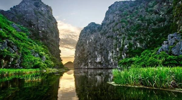 Thiên nhiên nơi đây đẹp như một bức tranh thủy mặc. Ảnh: hoabinhtourist Thiên nhiên nơi đây đẹp như một bức tranh thủy mặc. Ảnh: hoabinhtourist