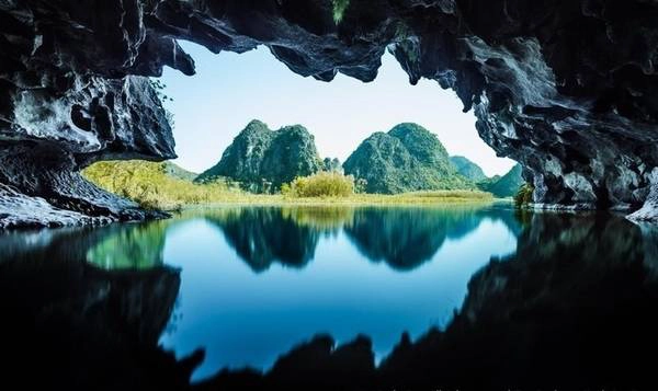 Hang Bóng tuyệt đẹp - Ảnh: Andre Luu Hang Bóng tuyệt đẹp - Ảnh: Andre Luu