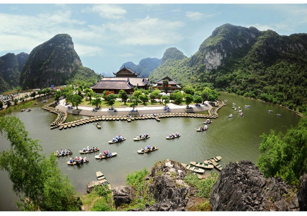 du-lich-ninh-binh-thuong-ngoan-10-diem-den-non-nuoc-huu-tinh-nhat-troi-nam-ivivu-4