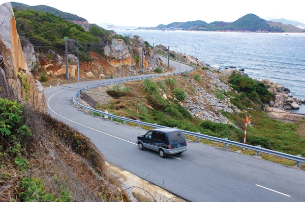 Các cung đường tuyệt đẹp ở Ninh Thuận. Ảnh: baogiaothong.