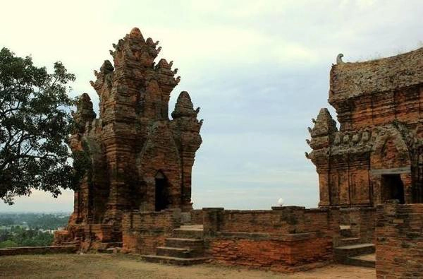 Một góc nhìn của tháp chàm Ninh Thuận. Ảnh: Yến Nhi. Một góc nhìn của tháp chàm Ninh Thuận. Ảnh: Yến Nhi.