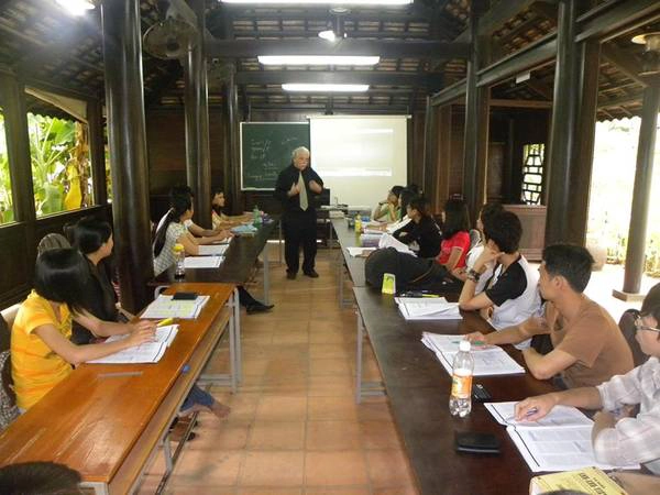 Tổng diện tích xây dựng của trường 18.393.000m2 (cơ sở I và II) trên tổng diện tích 95.000m2, phòng học khang trang, thoáng mát, thiết bị hiện đại Tổng diện tích xây dựng của trường 18.393.000m2 (cơ sở I và II) trên tổng diện tích 95.000m2, phòng học khang trang, thoáng mát, thiết bị hiện đại