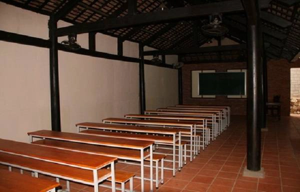 Phòng học khang trang, thoáng mát, thiết bị hiện đại Phòng học khang trang, thoáng mát, thiết bị hiện đại