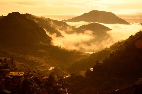 Nằm trên dãy núi Cordillera ở phía bắc Philippines, những thửa ruộng này được người Ifugao tạo ra trên sườn núi làm đất canh tác. Nằm trên dãy núi Cordillera ở phía bắc Philippines, những thửa ruộng này được người Ifugao tạo ra trên sườn núi làm đất canh tác.