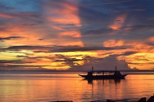 Bocacay là nơi cho bạn thỏa sức bay dù, lướt ván.