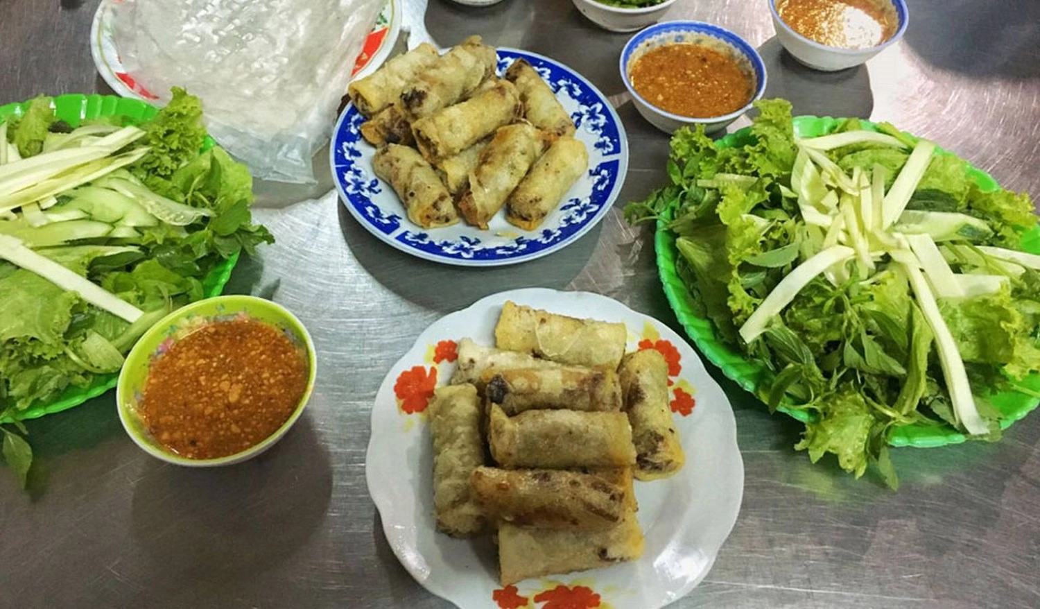 Chả dông có bề ngoài giống với chả giò. Ảnh minh họa.