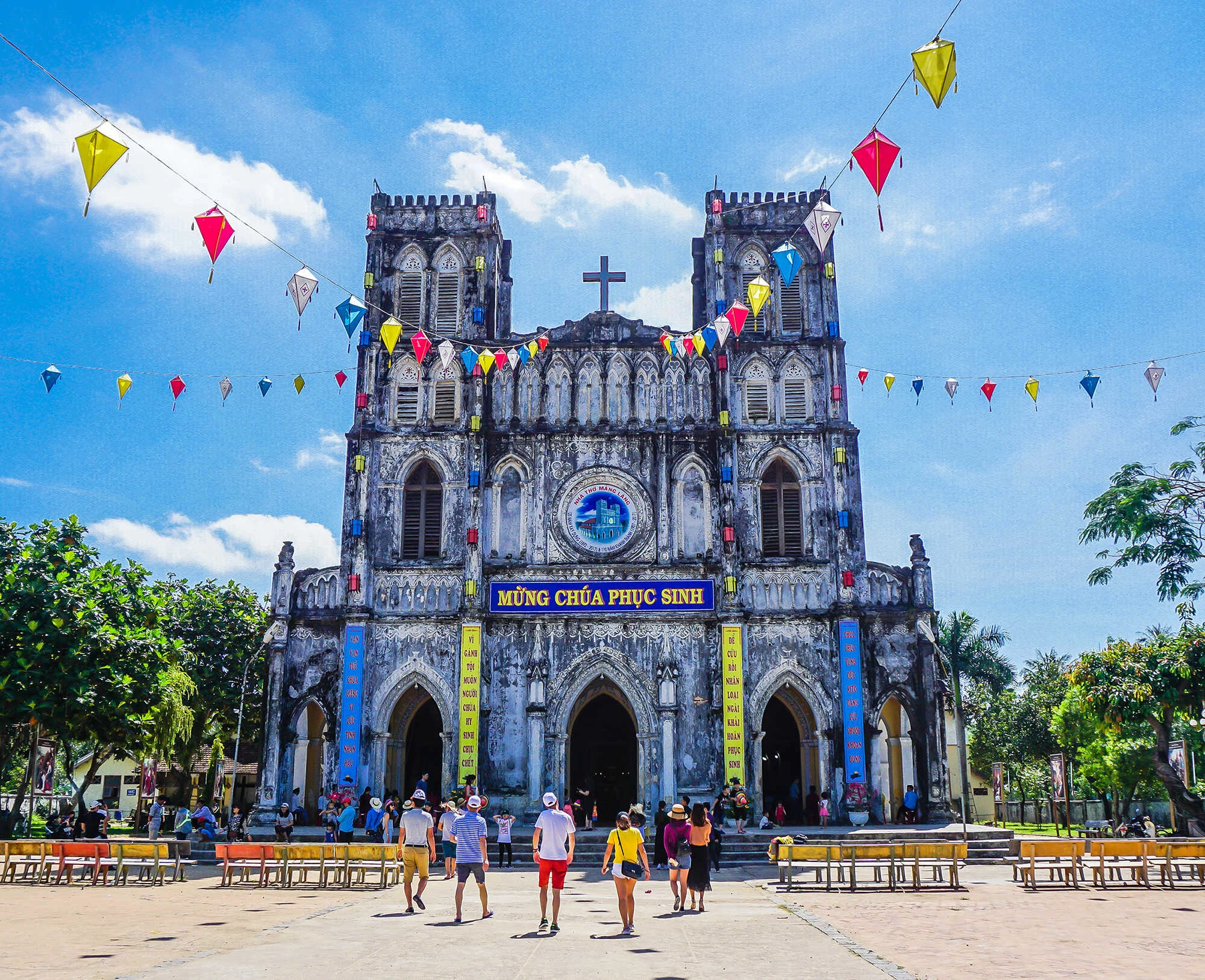 Nhà thờ Mằng Lăng ivivu 9