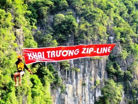 Du lịch Quảng Bình: Khai trương dịch vụ du lịch Zip-line tại Hang Tối - sông Chày