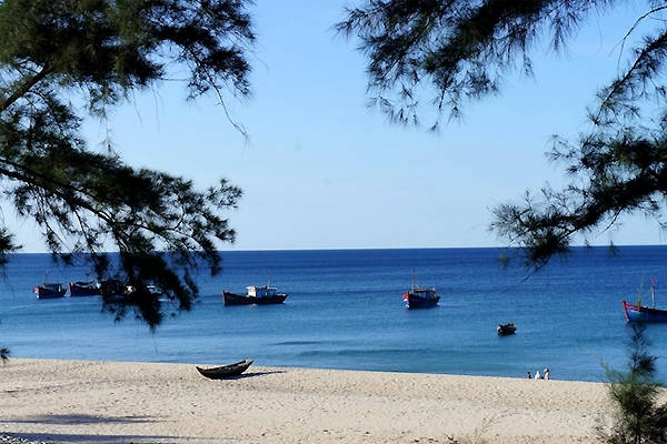 Biển Bảo Ninh yên bình. 