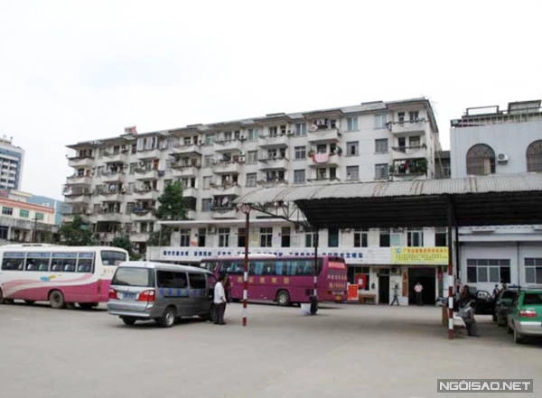 Bến xe Bằng Tường.