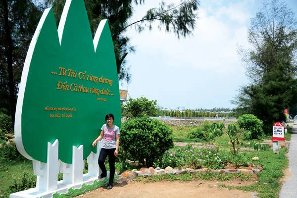 Tấm biển hình lá cây dương ở Sa Vĩ Tấm biển hình lá cây dương ở Sa Vĩ