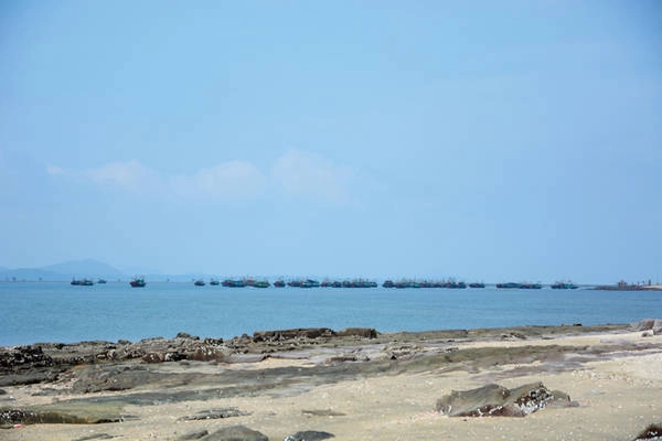 Bãi Đá Đen ở Mũi Ngọc Bãi Đá Đen ở Mũi Ngọc