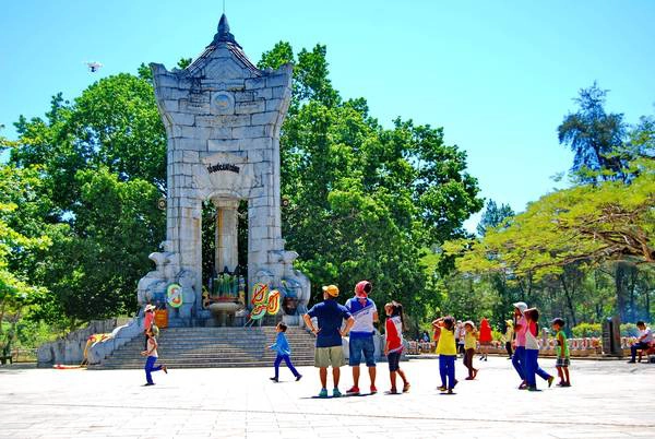 27-7-ve-tham-nghia-trang-liet-sy-truong-son-ivivu-2