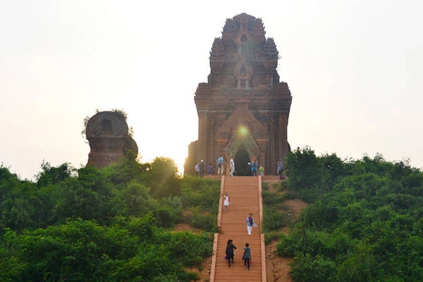 Tháp Bánh Ít là khu di tích đẹp, đặc sắc và còn lại nhiều tháp nhất của Vương quốc Chăm pa trên mảnh đất Bình Định. Ảnh: Trung tâm thông tin xúc tiến Du lịch Bình Định.
