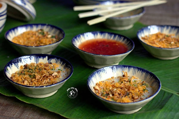 Bánh bèo được coi là một trong những món ăn vặt phổ biến nhất tại Quy Nhơn. Ảnh: nauan30s.blogspot.com Bánh bèo được coi là một trong những món ăn vặt phổ biến nhất tại Quy Nhơn. Ảnh: nauan30s.blogspot.com