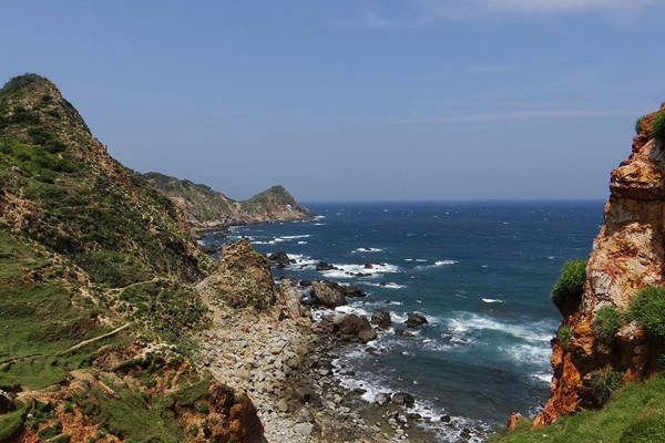 Vẻ đẹp hoang sơ, quyến rũ của Eo Gió. Ảnh: Hoàng Thương