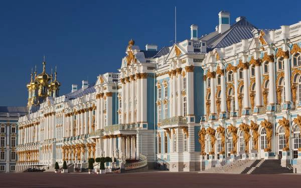 12. Saint Petersburg, Nga Saint Petersburg tọa lạc ở phía Bắc nước Nga. Thành phố do Pyotr Đại đế xây dựng vào khoảng 300 năm trước. Đến nay, thành phố vẫn mang nét đẹp tráng lệ, cổ kính như xưa. Ảnh: Roughguides