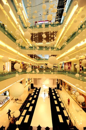 Tuyết rơi ở trung tâm thương mại Cresent Mall.