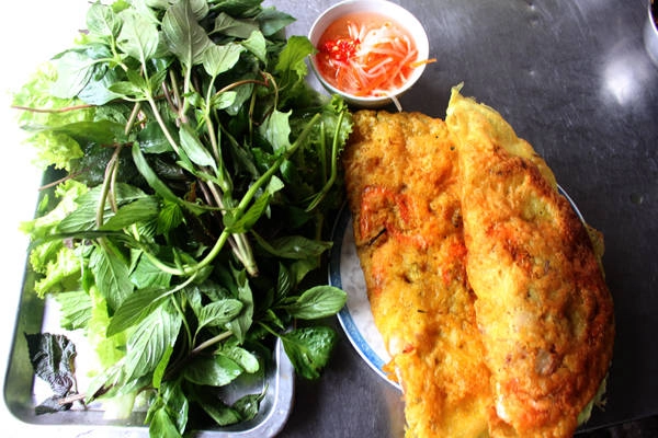 ba-quan-banh-xeo-binh-dan-hut-khach-o-sai-gon-ivivu-2