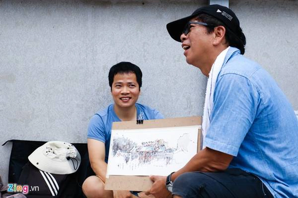 Buổi giao lưu ngày đầu tiên diễn ra trong không khí thân tình thoải mái. Anh Phong thành viên nhóm chia sẻ: "Rất vui vì có cơ hội được giao lưu học hỏi cùng các ký họa sư nước ngoài". Buổi giao lưu ngày đầu tiên diễn ra trong không khí thân tình thoải mái. Anh Phong thành viên nhóm chia sẻ: "Rất vui vì có cơ hội được giao lưu học hỏi cùng các ký họa sư nước ngoài".