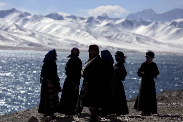 Với khoảng 37.000 sông băng, Tây Tạng cung cấp hơn một nửa lượng nước cho châu Á. Ảnh: Damir Sagolj / Reuters