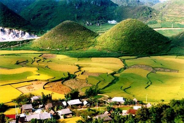 Cảm giác mệt mỏi sẽ nhanh chóng tan biến khi bạn chạm tới đỉnh núi và chiêm ngưỡng thiên nhiên tráng lệ từ trên cao. Cảm giác mệt mỏi sẽ nhanh chóng tan biến khi bạn chạm tới đỉnh núi và chiêm ngưỡng thiên nhiên tráng lệ từ trên cao.