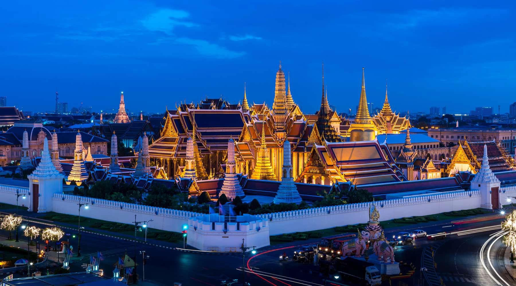 Grand Palace về đêm.