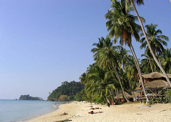 Nằm gần biên giới Campuchia, Ko Chang là hòn đảo lớn thứ ba ở Thái Lan thailan-ivivu-3