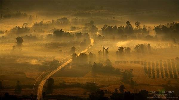 Bức ảnh này là con đường số 1148 từ Chiang Rai đến Phu Lang Ka. Phải chăng đây là con đường đơn độc nhưng lãng mạn nhất Thái Lan? (Ảnh: Internet) Bức ảnh này là con đường số 1148 từ Chiang Rai đến Phu Lang Ka. Phải chăng đây là con đường đơn độc nhưng lãng mạn nhất Thái Lan? (Ảnh: Internet)