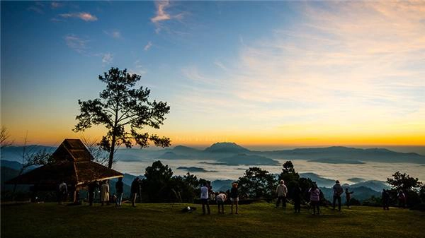 Huay Nam Dang không nổi tiếng như Pai nhưng là nơi có biển sương mù đẹp nhất Thái Lan. (Ảnh: Internet) Huay Nam Dang không nổi tiếng như Pai nhưng là nơi có biển sương mù đẹp nhất Thái Lan. (Ảnh: Internet)