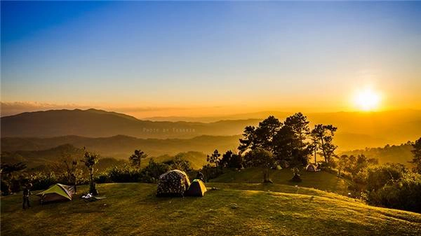 Huay Nam Dang nằm trên đỉnh đồi thuộc cùng một dãy dãy núi với Chiang Dao. (Ảnh: Internet) Huay Nam Dang nằm trên đỉnh đồi thuộc cùng một dãy dãy núi với Chiang Dao. (Ảnh: Internet)