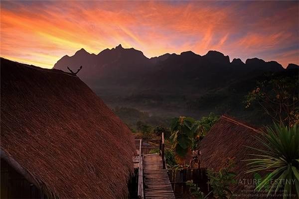 Khung cảnh thần tiên của nơi đây sẽ không bỏ công bạn vượt qua mọi khó khăn trên đường đi. (Ảnh: Internet) Khung cảnh thần tiên của nơi đây sẽ không bỏ công bạn vượt qua mọi khó khăn trên đường đi. (Ảnh: Internet)