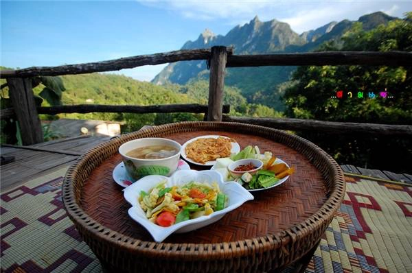 Từ ban công của những ngôi nhà, bạn có thể trông ra và đắm chìm giữa thiên nhiên tươi đẹp. (Ảnh: Internet) Từ ban công của những ngôi nhà, bạn có thể trông ra và đắm chìm giữa thiên nhiên tươi đẹp. (Ảnh: Internet)