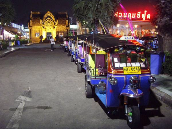 Du lich Thai Lan - Xe tuk tuk của Thái Lan