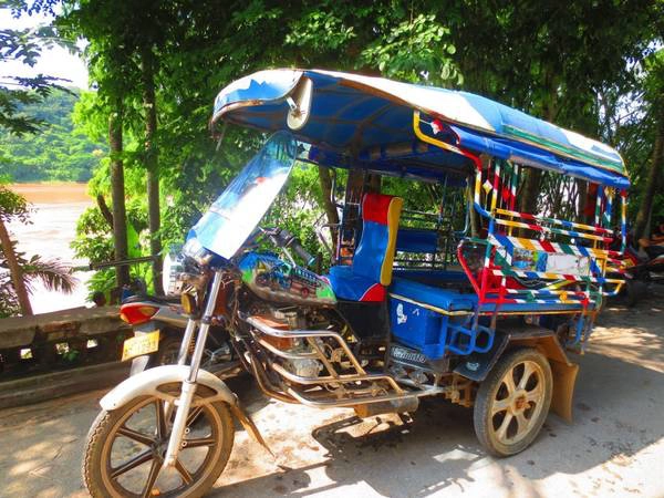 Du lich Lao - Xe tuk tuk của Lào (Ảnh: Bartoszoe)