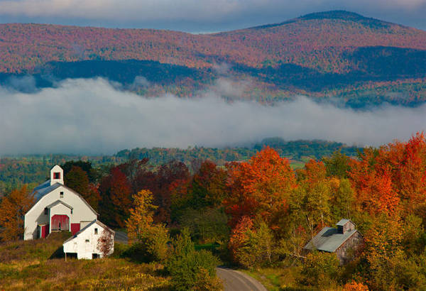 Cứ đến giữa tháng 9, đầu tháng 10, “tiểu bang thơ mộng” Vermont lại chuyển sắc, trở thành một trong những thành phố đẹp nhất nước Mỹ.