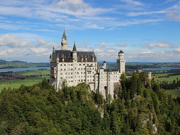 Spellbound in Neuschwanstein, lâu đài của người Bavaria được xây dựng ở thế kỷ 19, là nguồn cảm hứng cho nhiều tòa lâu đài trong phim hoạt hình Walt Disney.