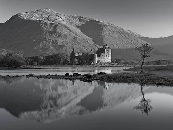 Kilchurn Castle, pháo đài nằm trên địa phận Loch Awe, thuộc vùng Argyll và Bute, Scotland.