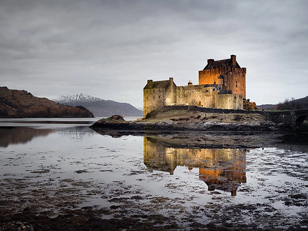 Eilean Donam Castle, tọa lạc ở phía tây Highlands, Scotland.