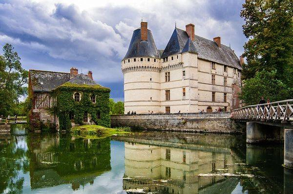 Château de L’lslette, là một trong nhiều lâu đài cổ nằm ở thung lũng Loire, trung tâm nước Pháp. Nó từng đón chào nhiều vị cách nổi tiếng, trong đó có họa sỹ Camille Claudel và Auguste Rodin.