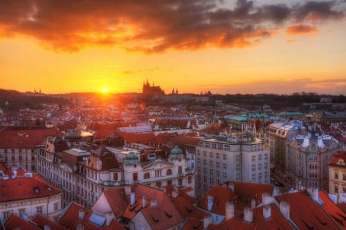 du lịch châu Âu -Ở Prague, bạn có thể tìm hiểu về những dấu ấn lịch sử đằng sau những tòa nhà, khách sạn tráng lệ.