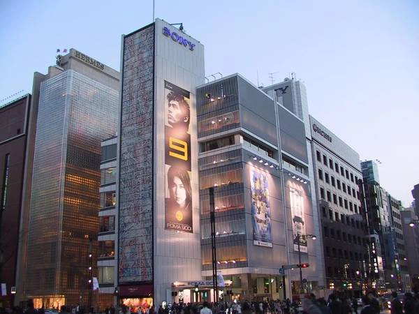 Tòa nhà Sony nhìn từ bên ngoài. Ảnh: sonybuilding.jp trai-nghiem-du-lich-tokyo-mien-phi-ivivu-2