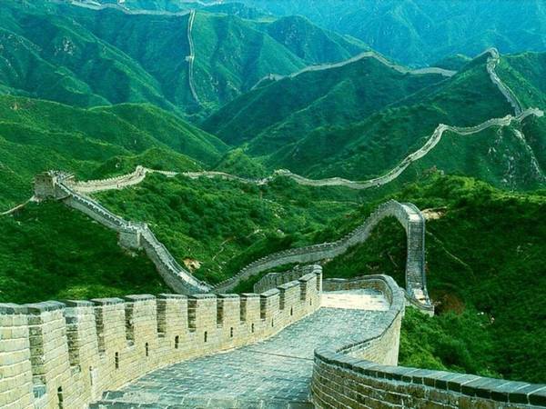 Ngày 3. Bắc Kinh: Buổi sáng bạn sẽ được đưa tới tham quan Vạn Lý Trường Thành – một trong bảy kỳ quan của thế giới mới, công trình duy nhất có thể nhìn thấy từ mặt trăng. Ảnh: Kaliteliresim.com.