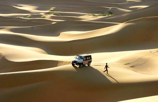 Sa mạc Kubuqi: Sa mạc này nằm ở phía Nam của sông Hoàng Hà, với diện tích rộng khoảng 400km2 và cũng là sa mạc gần với Bắc Kinh nhất. Ảnh: Peter Sa mạc Kubuqi: Sa mạc này nằm ở phía Nam của sông Hoàng Hà, với diện tích rộng khoảng 400km2 và cũng là sa mạc gần với Bắc Kinh nhất. Ảnh: Peter