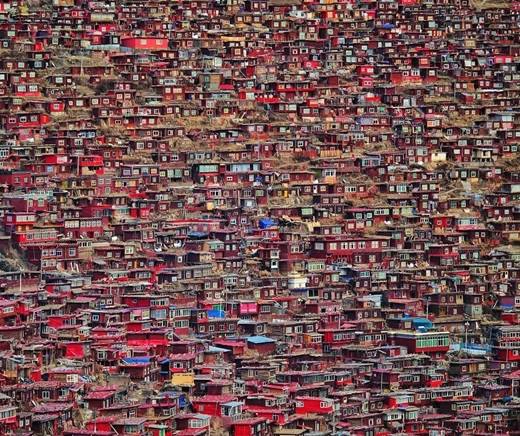   Với Larung Gar, vẻ đẹp, văn hóa và con người không thể truyền tải qua con chữ mà phải đến từ sự cảm nhận tai nghe mắt thấy. (Ảnh Internet)