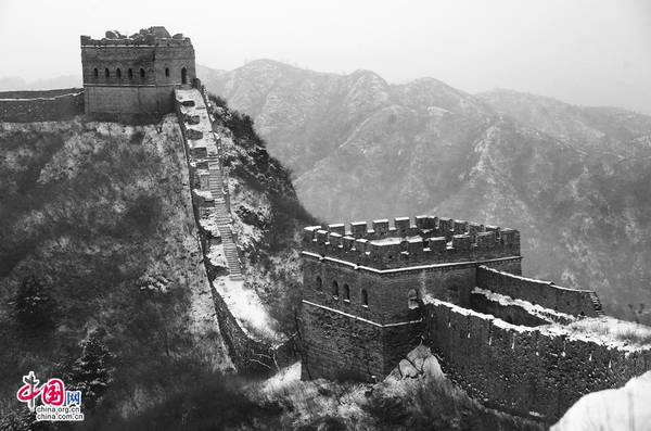 Cây cối, cảnh sắc xung quanh cũng bao phủ những bông tuyết trắng muốt .... Ảnh: Zhongguo Wang Cây cối, cảnh sắc xung quanh cũng bao phủ những bông tuyết trắng muốt .... Ảnh: Zhongguo Wang